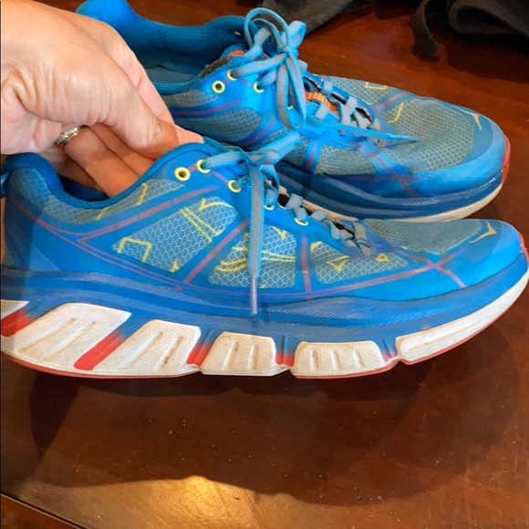 hoka running shoes with arch support